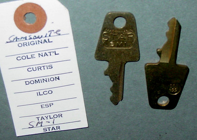 2 Vintage Samsonite Suitcase Valise Chest Keys SM1 Star USA 554 70S