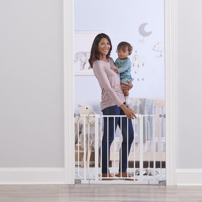 Regalo Wall Safe Extra Wide Walk Through Safety Gate
