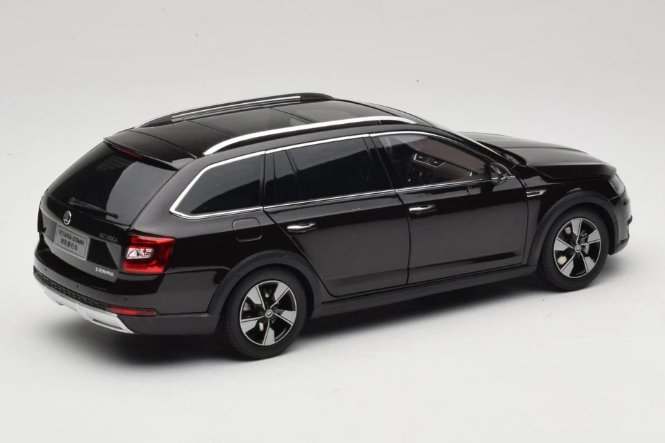 ZMR000005BRA Skoda Octavia Combi Brown Paudi Model 1:18 - Imagen 3 de 4