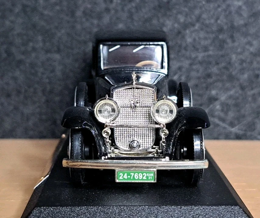 ATLAS, Véhicule Miniature, CADILLAC V 16 berline 1931, Ech : 1/43. - Photo 3/4