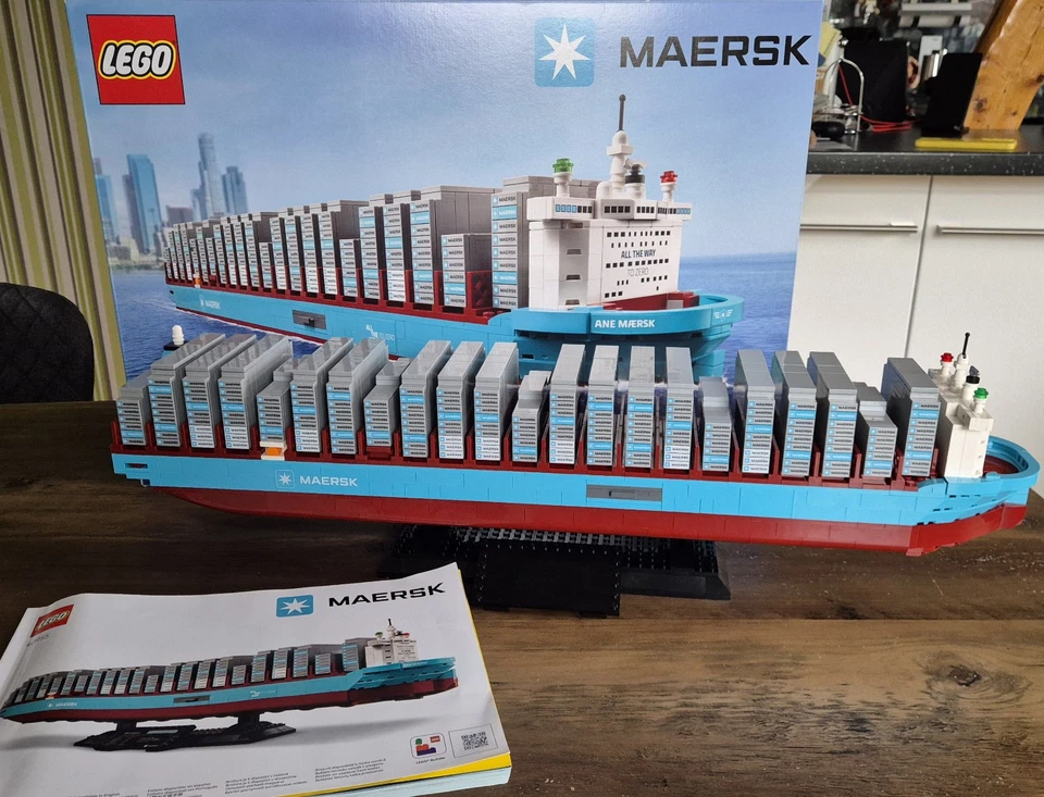 LEGO Creator Expert 10241 Maersk Line Triple-E Containerschiff mit Sticker, Foto 2 von 5