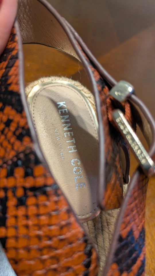 Сандалии Kenneth Cole New York - размер 9,5 Olivia крест на танкетке | узор змеиная кожа - Изображение 3 из 3