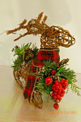 NEW Christmas HANDMADE Woven GRAPEVINE REINDEER Tabletop Sculpture Decoration - Picture 3 of 9