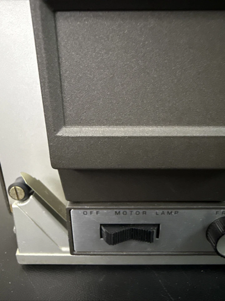 Proiettore Vintage Bell & Howell 356A Super 8mm Caricamento Automatico Testato Funzionante No Lampadina* - Immagine 2 di 4