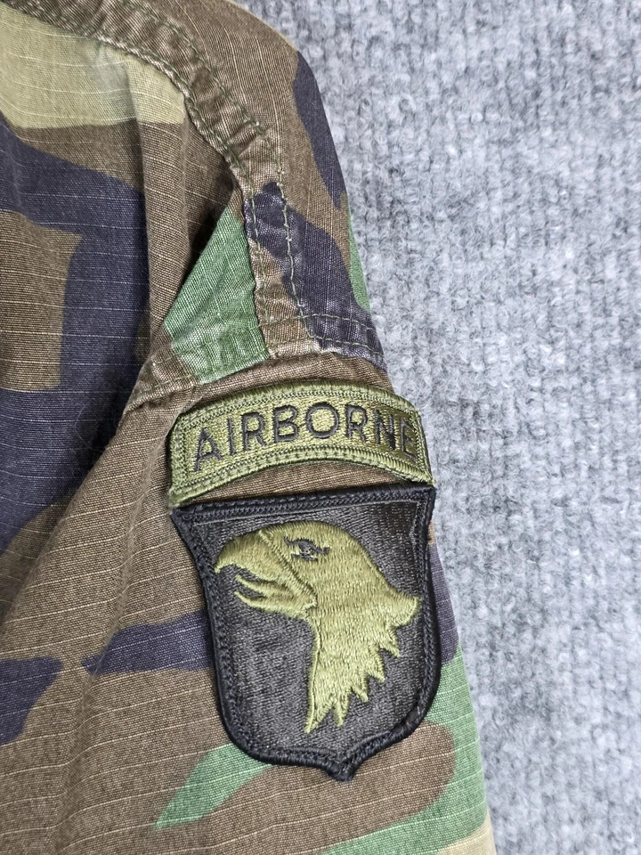 Chaqueta BDU VINTAGE American Apparel Para Hombres Grande Bosque Camuflaje Parche Aerotransportado Años 80 Foto 4 de 4