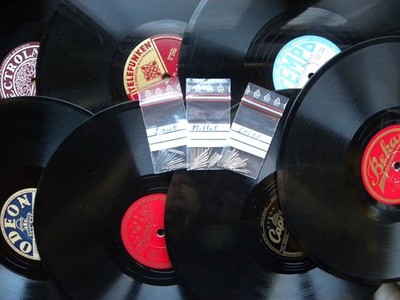 STARTER-SET von Grammophon-Schellackplatten mit Nadeln divers Lautstärken-78rpm