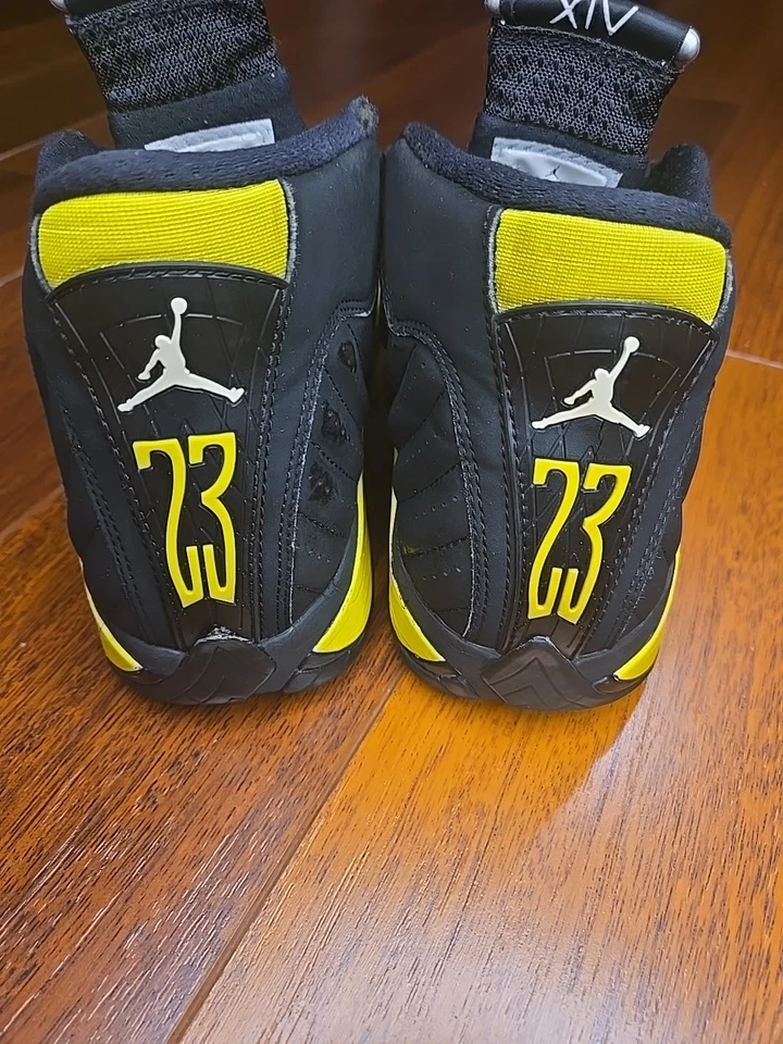 Talla 8.5 - Air Jordan 14 Retro Thunder Hombre 2014 No Sep Usado en Excelente Condición Envío Rápido  Foto 4 de 4