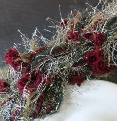 ausgefallenes Garn metallic grün. Garn Art. Weihnachtsdeko. Häkeln, Stickerei