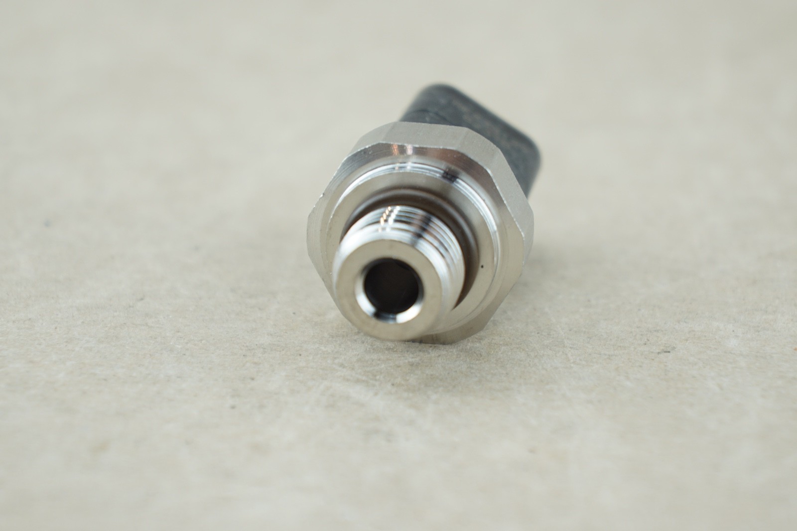 New OEM Genuine John Deere Original Equipment Pressure Sensor RE538129 ...