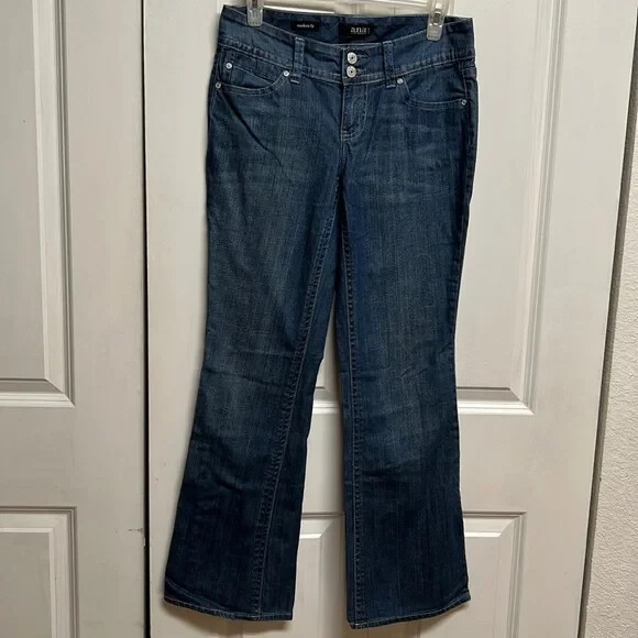 a.n.a Blue Denim Low Rise 5 Pocket Stretch Jeans Size 4P Modern Fit