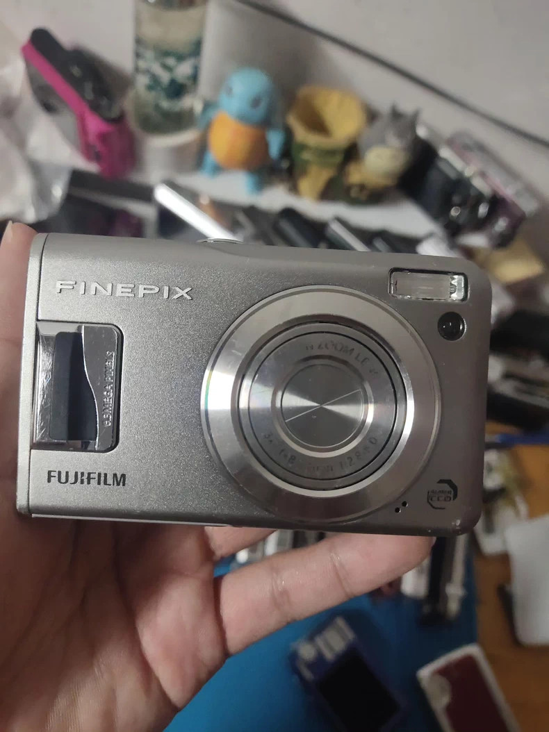 Fujifilm FinePix F31fd 6.3MP 3x 3x Optical Zoom Portrait CCD