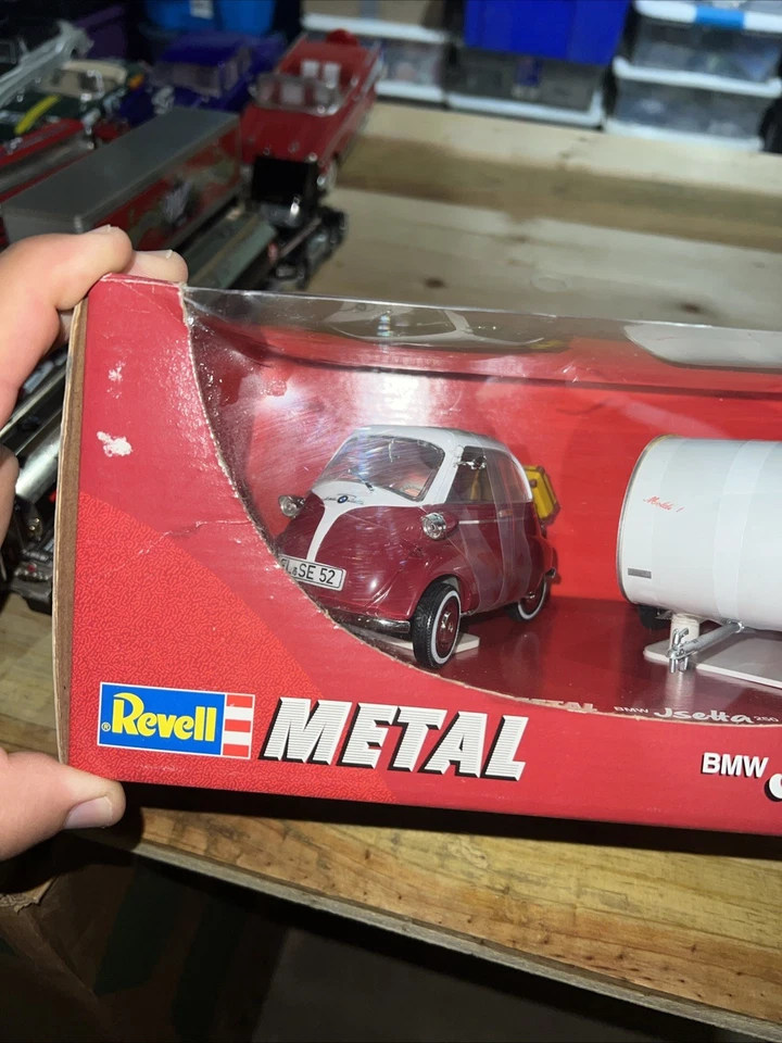 1:18 REVELL BMW JSETTA 250 & CAMPER Jsetta Rare - Image 2 of 4
