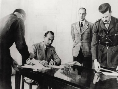 The German plenipotentiaries Colonel Viktor von Schweinitz Major E- Old Photo