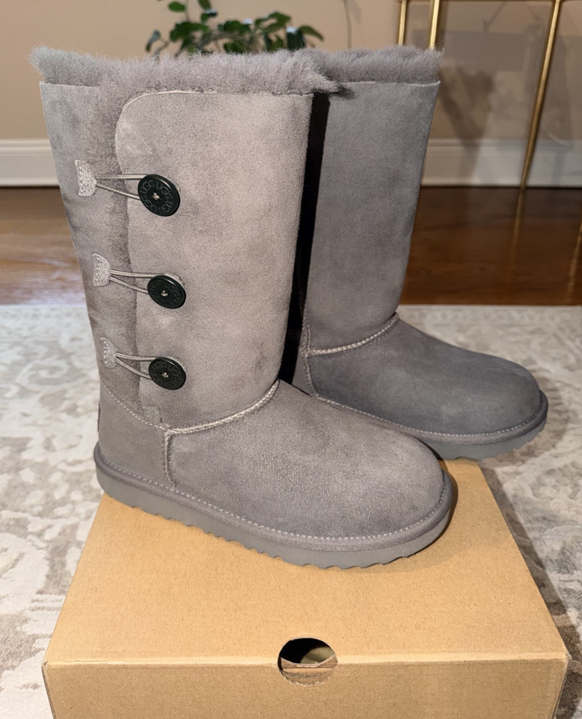 UGG Kid's Bailey Button Triplet II- Grey Size 4