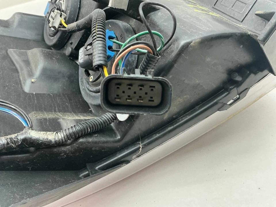 Headlamp Assembly CHEVY SILVERADO 3500 Left 07 08 09 10 11 12 13 14 Foto 3 de 4