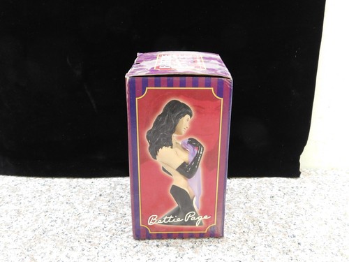 Bettie Page 6" Mini Bust Statue Limited Edition 1286/4000 By Dark Horse - Picture 4 of 5