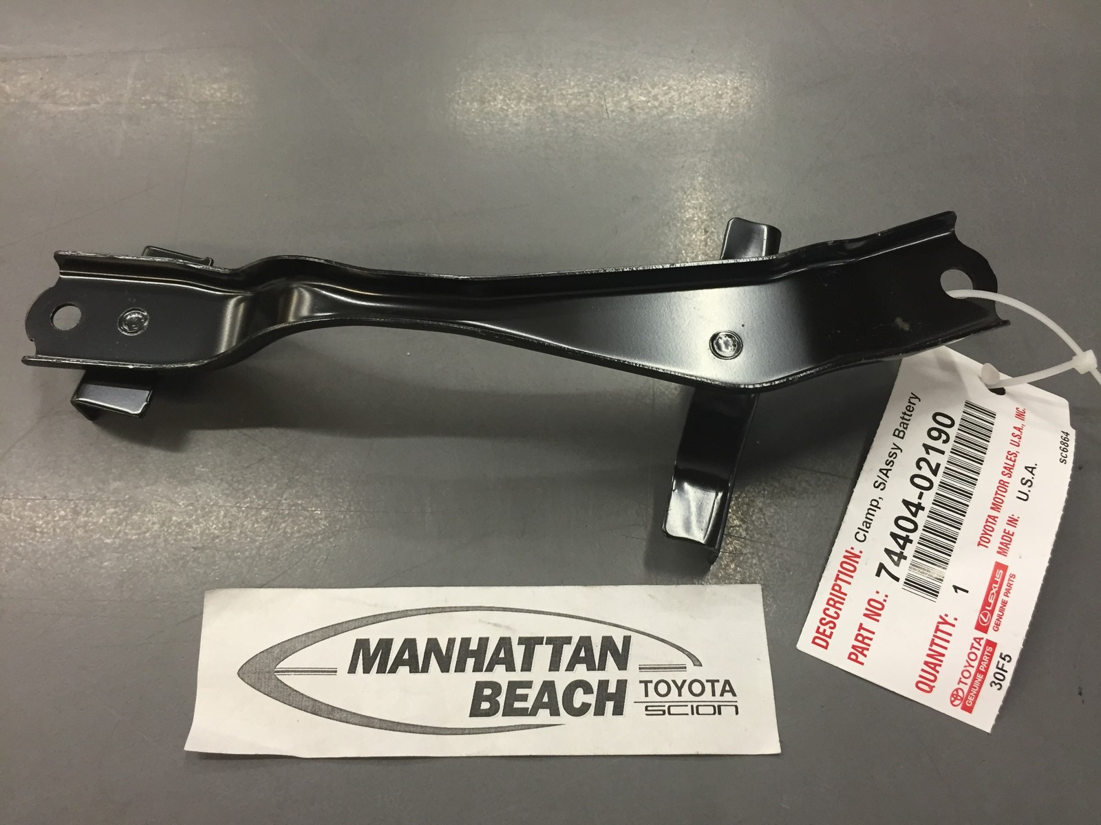 2009 2013 TOYOTA COROLLA BATTERY HOLD DOWN CLAMP BRACKET OEM 74404