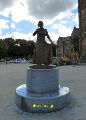 Foto 6x4 Gracie Fields Diese lebensgroße Statue von Gracie Fields SD8913: c2016
