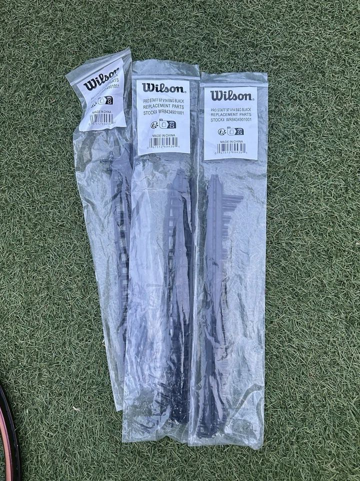 Wilson Pro Staff 97 V14 Tennis Racket Grip Size 3, photo 4 of 4