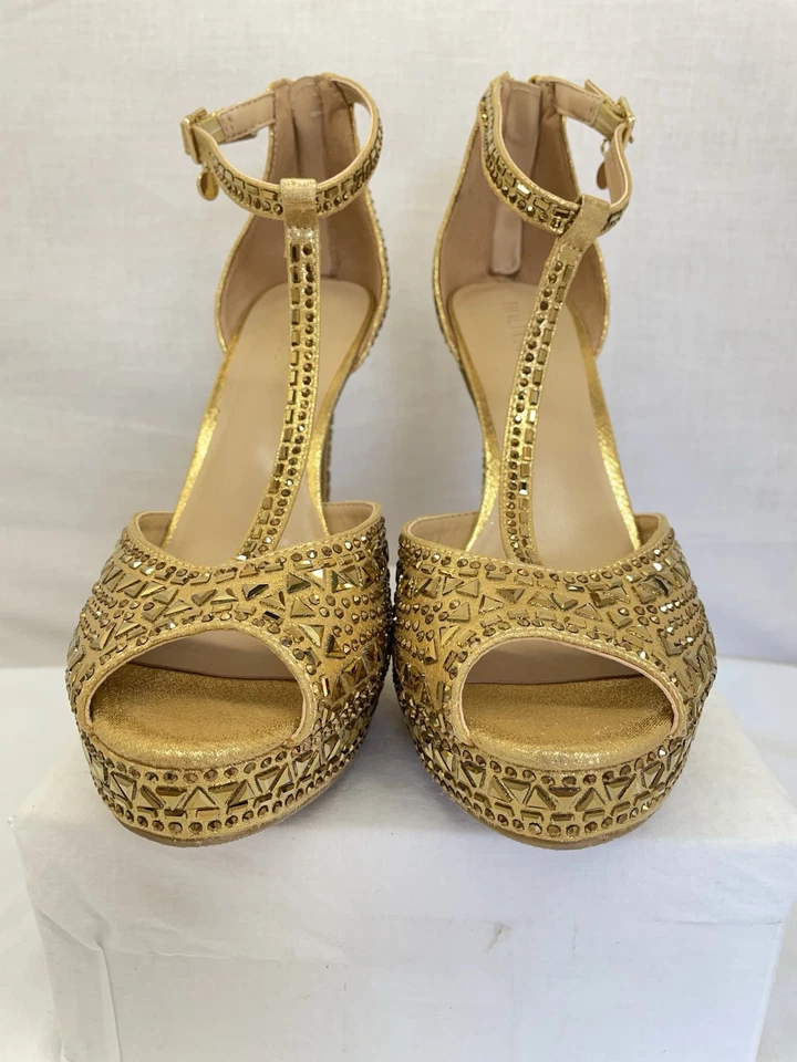 Zapatos de salón Thalia Sodi para mujer con plataforma adornados en oro talla US. 9,5 M Foto 4 de 4