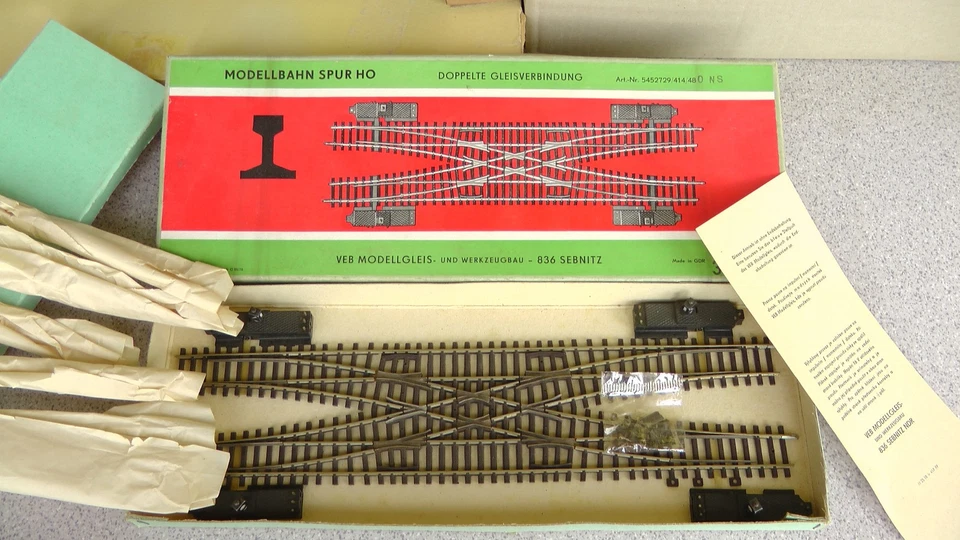 PILZ H0 Modellgleis Neusilber Doppelte Gleisverbindung Weichen Antriebe OVP neuw - Bild 2 von 4