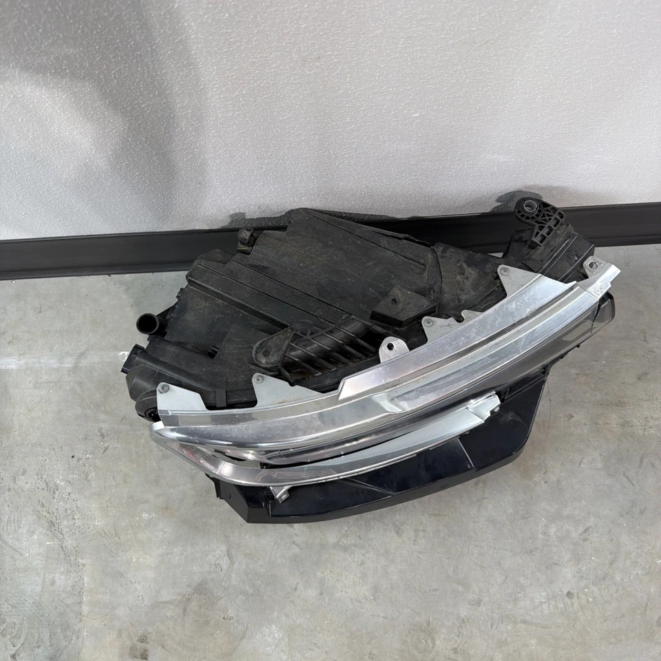 Оригинальная светодиодная фара | 2022–2024 Jeep Grand Wagoneer (правая/пассажирская) - Изображение 3 из 4