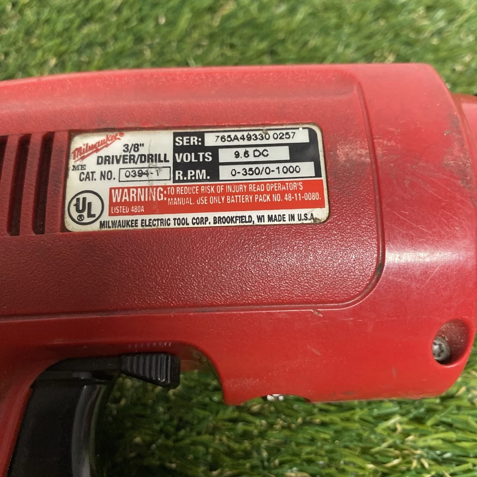 *Solo herramienta* Taladro inalámbrico de 3/8” Milwaukee Hi-Torque 0394-1 de colección Foto 2 de 4