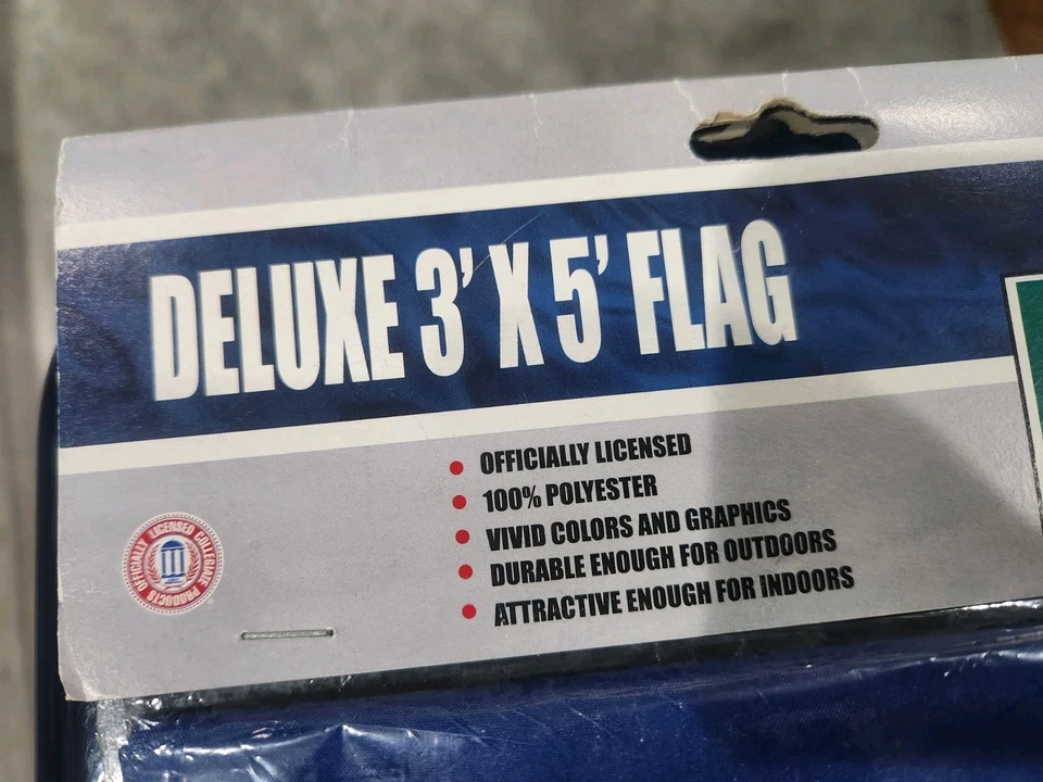 Bandera Notre Dame Deluxe 3x5' nueva en paquete troquel Fremont con licencia oficial Foto 4 de 4