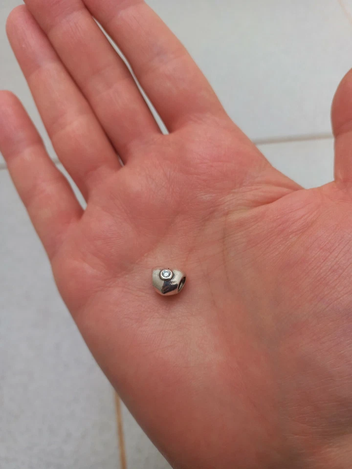 Authentic Pandora Sparkling Heart Silver & Clear Cubic Zirconia Charm 790134CZ - Immagine 4 di 4