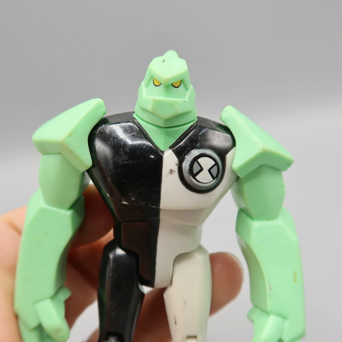 Ben 10 diamondhead deals figure