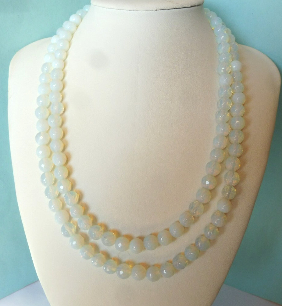 Collier en opale véritable double rangée de perles 8mm de 380.Cts avec son fermoir opale
