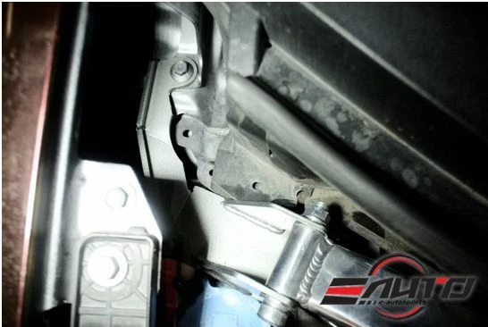 Barra superior delantera soporte transversal MEGAN Race Spec para Honda Fit 09-14 Foto 4 de 4