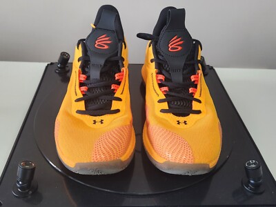 Size 10M Curry HOVR Splash 2 Orange Black Under Armour  Near Dead Stock