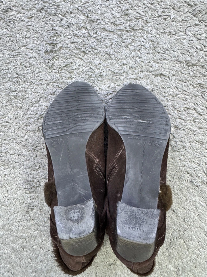Botas Stuart Weitzman Femininas 7 M Couro Marrom Camurça Forrado de Pele Sintética Salto Botinha - Imagem 3 de 4