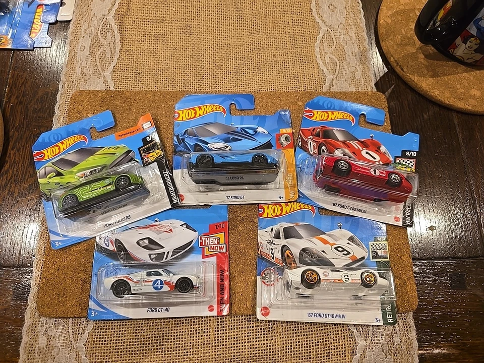 Hot Wheels Die-Cast Models, X5 Ford GT40, Ford GT, Focus RS, All New Sealed. - Image 2 of 4