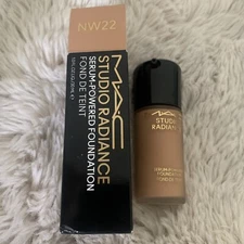 Mac Studio Radiance Serum-Powered Foundation (NW22) (30ml)