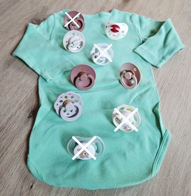 Babyzubehör, 5 Schnuller 0-6 Mon., Bibs, NUK, nip, Neu