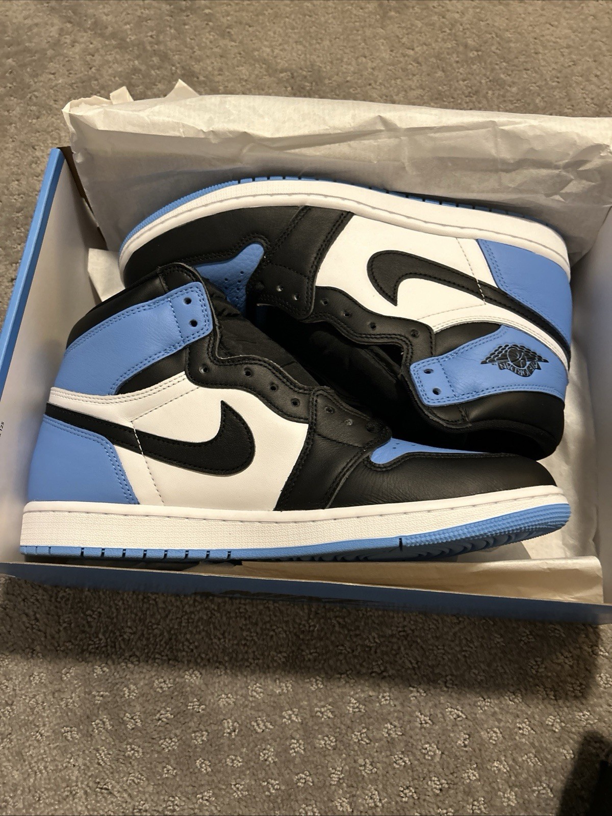 Nike Air Jordan 1 Retro OG High UNC Toe Size 11.5 DZ5485-400 thumbnail 15