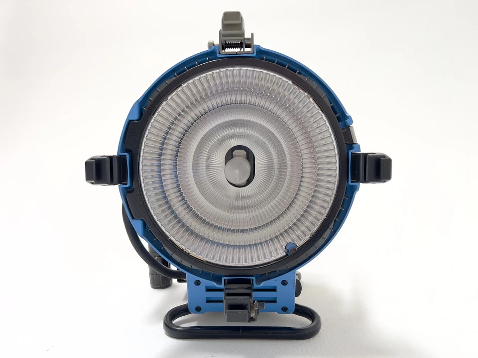 ARRI M-18 High Speed Ballast + Head Feeder + Barndoor + Spare Bulb (low hours) - Image 4 of 4