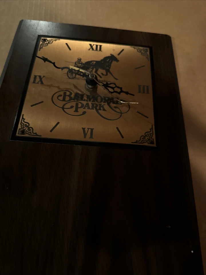 Arnés Reloj de Pared Balmoral Park Carreras de Caballos Ganador Trofeo Serie Raro Foto 2 de 4