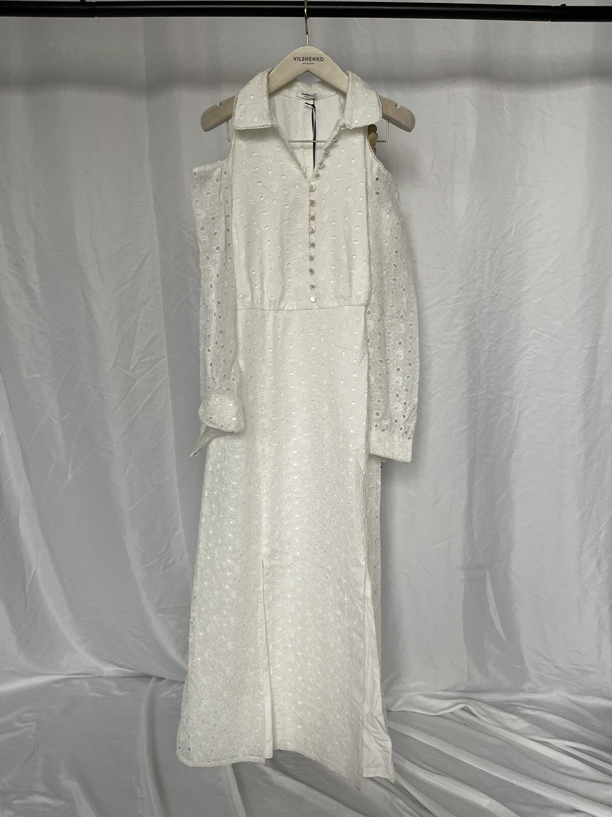 Maxi Vestido Vilshenko SS18 Blanco Algodón Bordado Tonal con Hombro Abierto