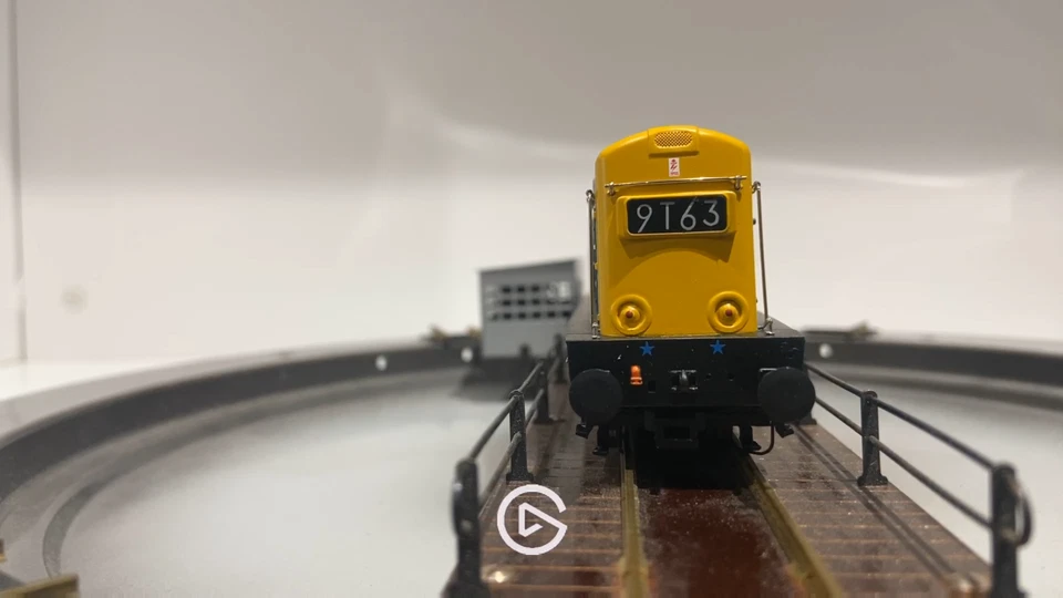 Bachmann BR Blue Domino Head Code Class 20 20174 Locomotive DCC Ready Light - Image 3 of 4