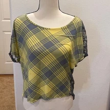 Motive woman’s short sleeve with lace backing size XL