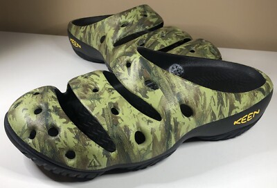 KEEN Women's Sz 10 / Men's 8 YOGUI Sandals Green Camo Slip On