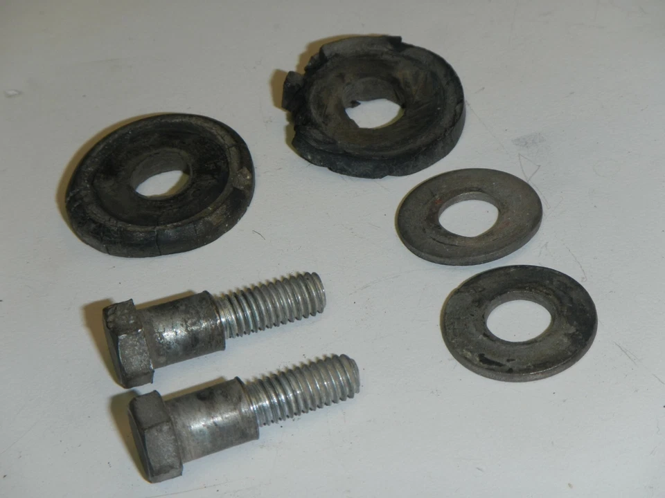 Luz trasera de freno carcasa pernos de montaje Yamaha RT2 RT1 RT3 360 1972 Foto 3 de 3