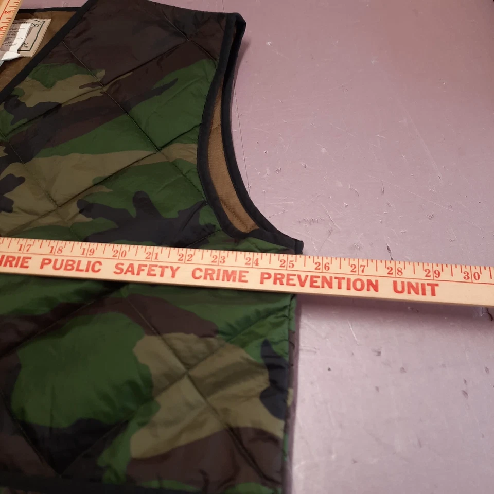 Vintage Northwest Territory Hunting Vest Adult XL Green Camo Lightweight Quilted - Image 3 of 4