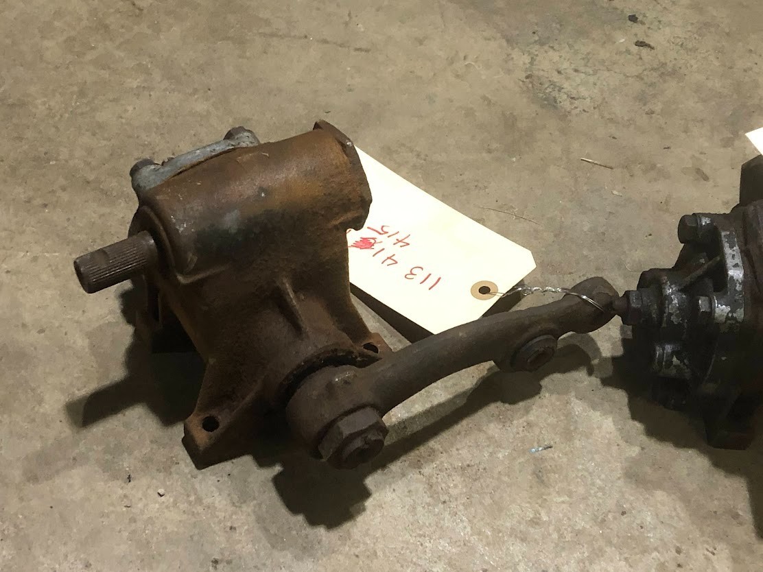 VOLKSWAGEN VW SUPER BEETLE Steering GEAR Box w/ ARMS 113415111A 72