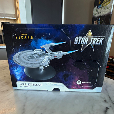 Fanhome Star Trek: Picard U.S.S. Excelsior NCC-42037 Spaceship Model