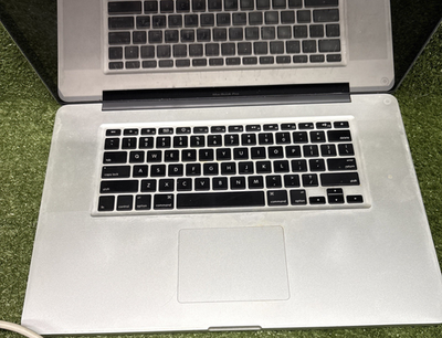 Apple MacBook Pro 17-inch, Model-A1297 (For Parts/Repair) Won't