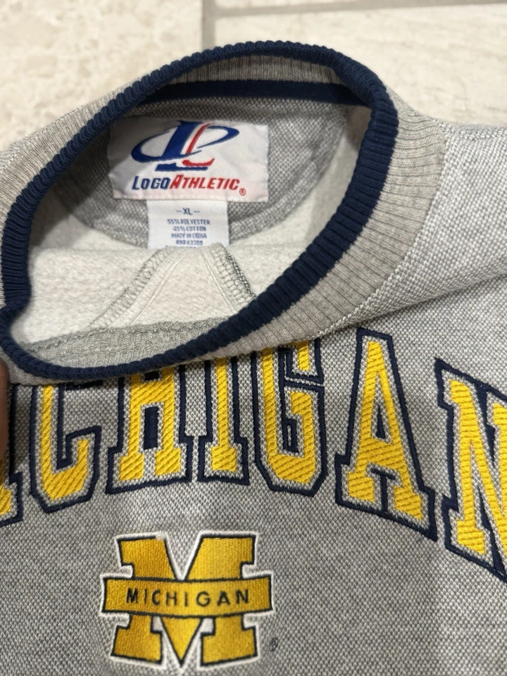 Sudadera cuello redondo University of Michigan Wolverines vintage años 90, talla XL Foto 3 de 4